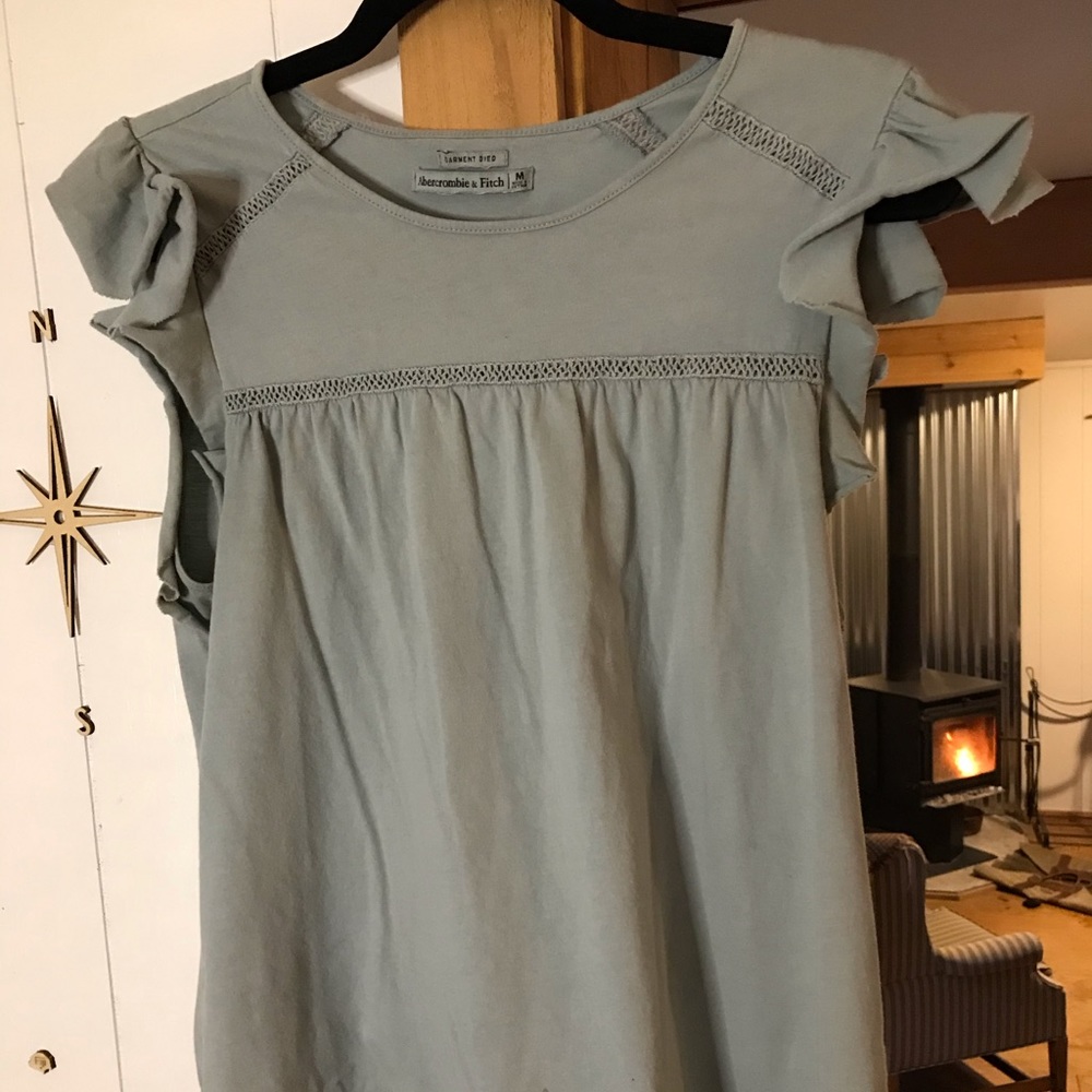Abercrombie and Fitch Women’s Flouncy Top Size Medium